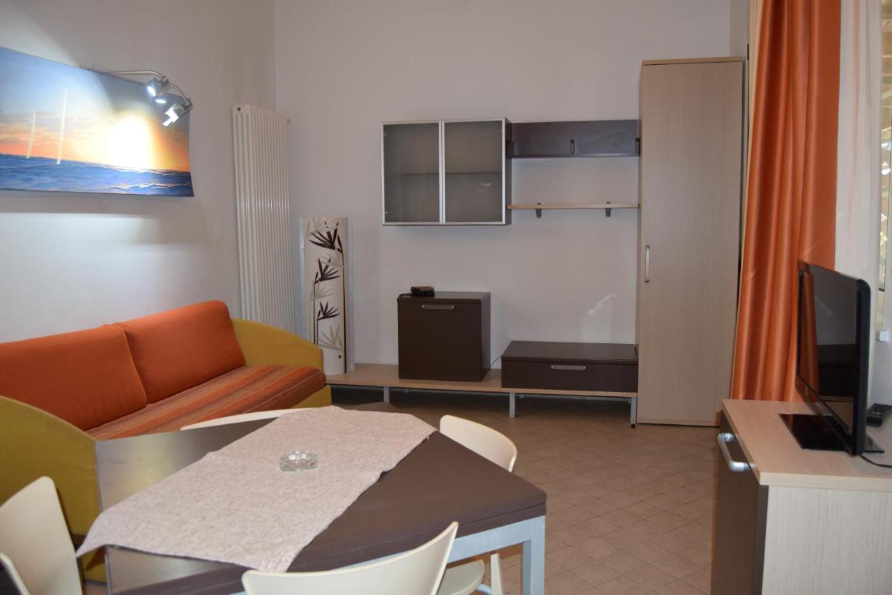 Oasi Del Mare Aparthotel Tirrenia Eksteriør bilde