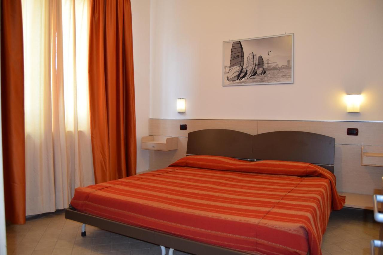 Oasi Del Mare Aparthotel Tirrenia Eksteriør bilde
